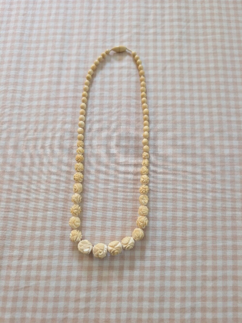 Vintage Carved Rose Floral Graduated Bead Necklace (17.5")